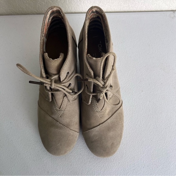 Toms desert suede booties ankle boots wedge tan size 8.5 woman’s - Picture 3 of 9